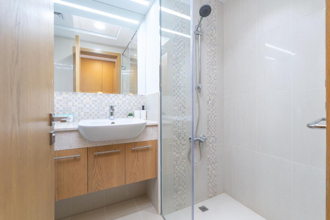 Luxe & Modern Two Bedroom Downtown - Close To Burj Khalifa & The Mall By Sojo Apartment