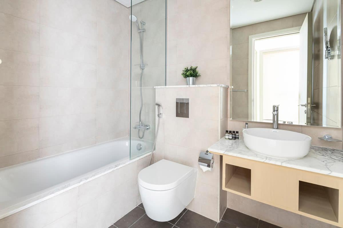 Frank Porter - Paramount Midtown Apartment *