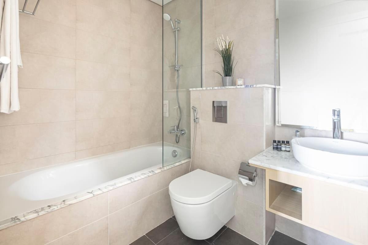 Frank Porter - Paramount Midtown Apartment Dubai