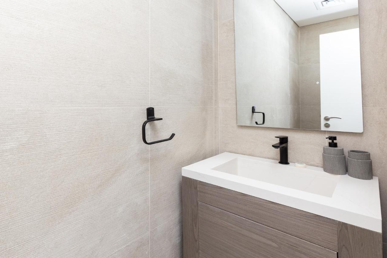 Hot Offer! Spacious 1br Palm Jumeirah With Riva Access Dubai