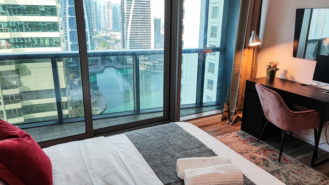 La Buena Vida: Luxe Lakeview Near Metro *