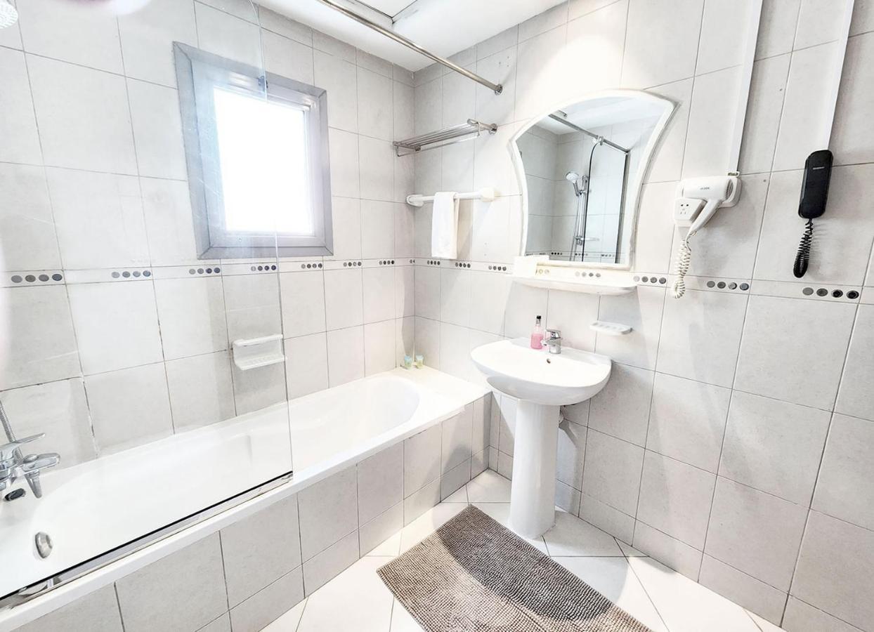Apartment Rh-prime Location , Spacious 1 Bedroom Near Mall Of The Emirates Dubai