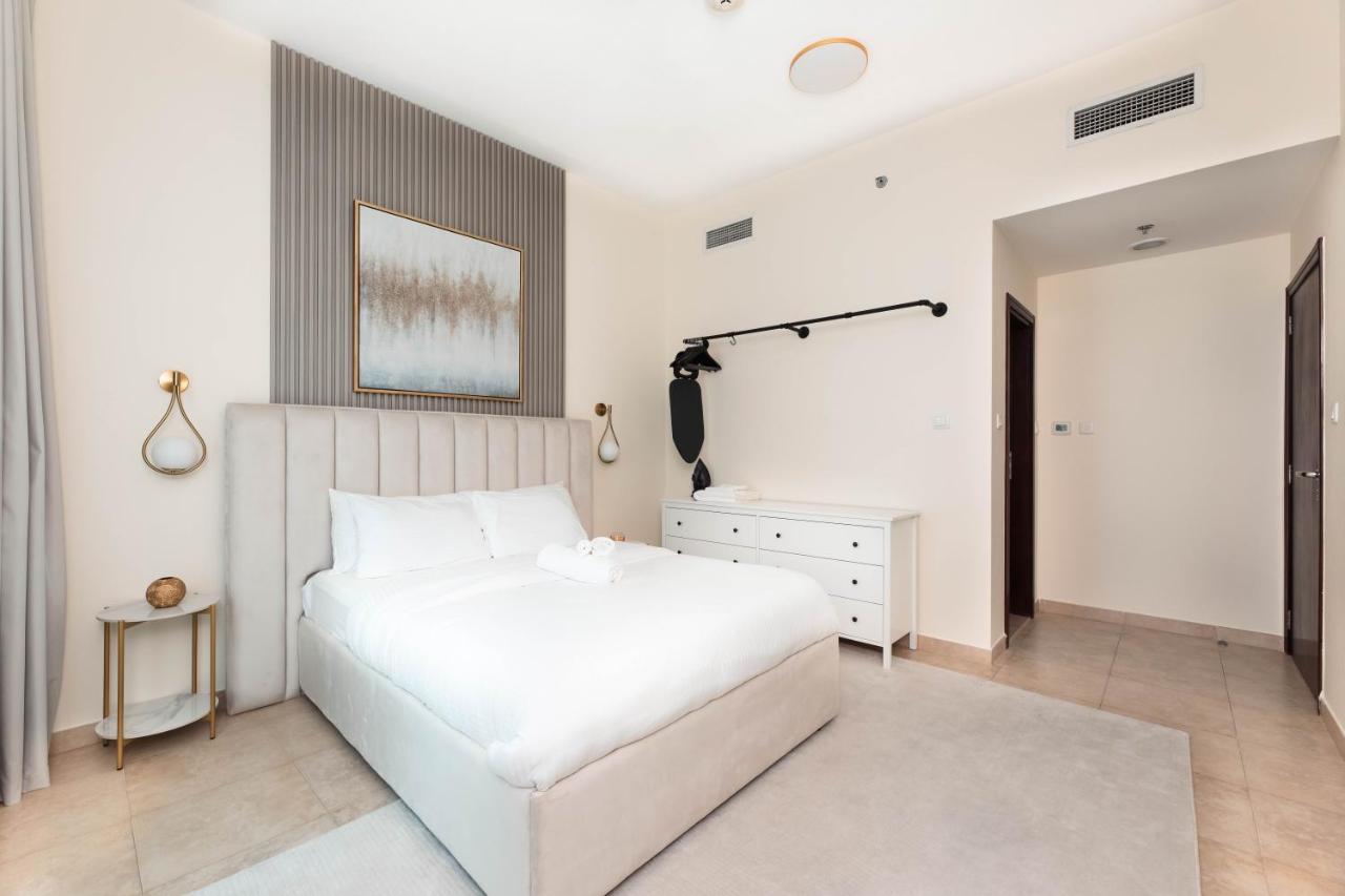 Charming With Balcony In The Heart Of Jlt Apartment