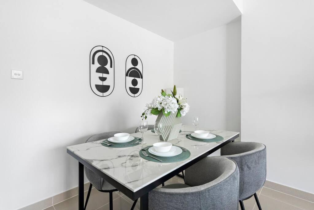 Stonetree - New Furnished 1br In V3 Tower Apartment Dubai