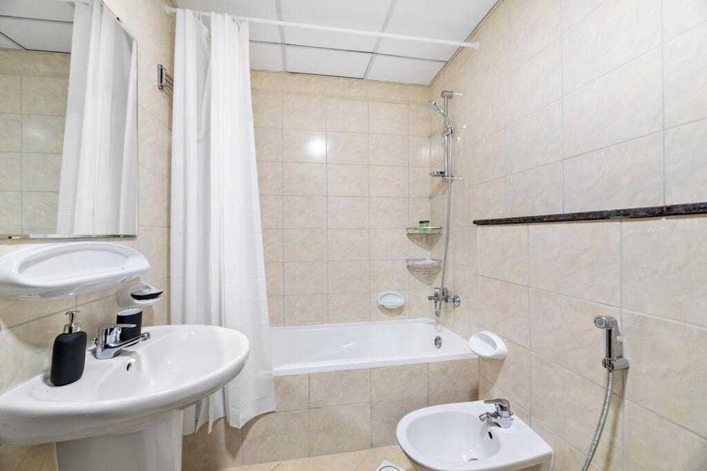 Stonetree - Furnished 1 Bedroom Near To Tram Apartment