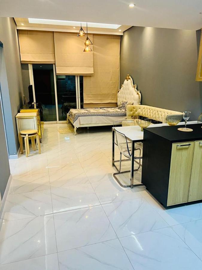 Apartment Ultra Luxury Fully Furnished 1bhk