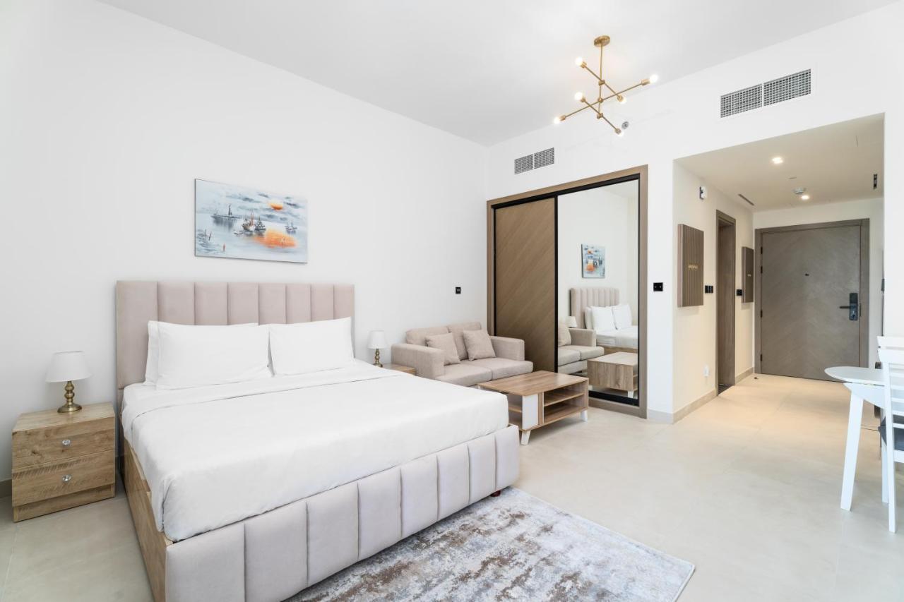 Apartment Aliving Stylish Binghatti Canal View & Burj Khalifa Dubai