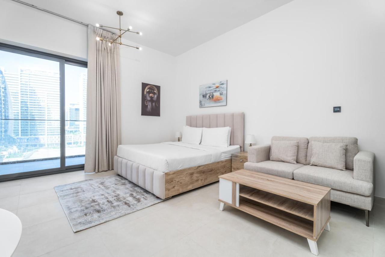 Apartment Aliving Stylish Binghatti Canal View & Burj Khalifa Dubai