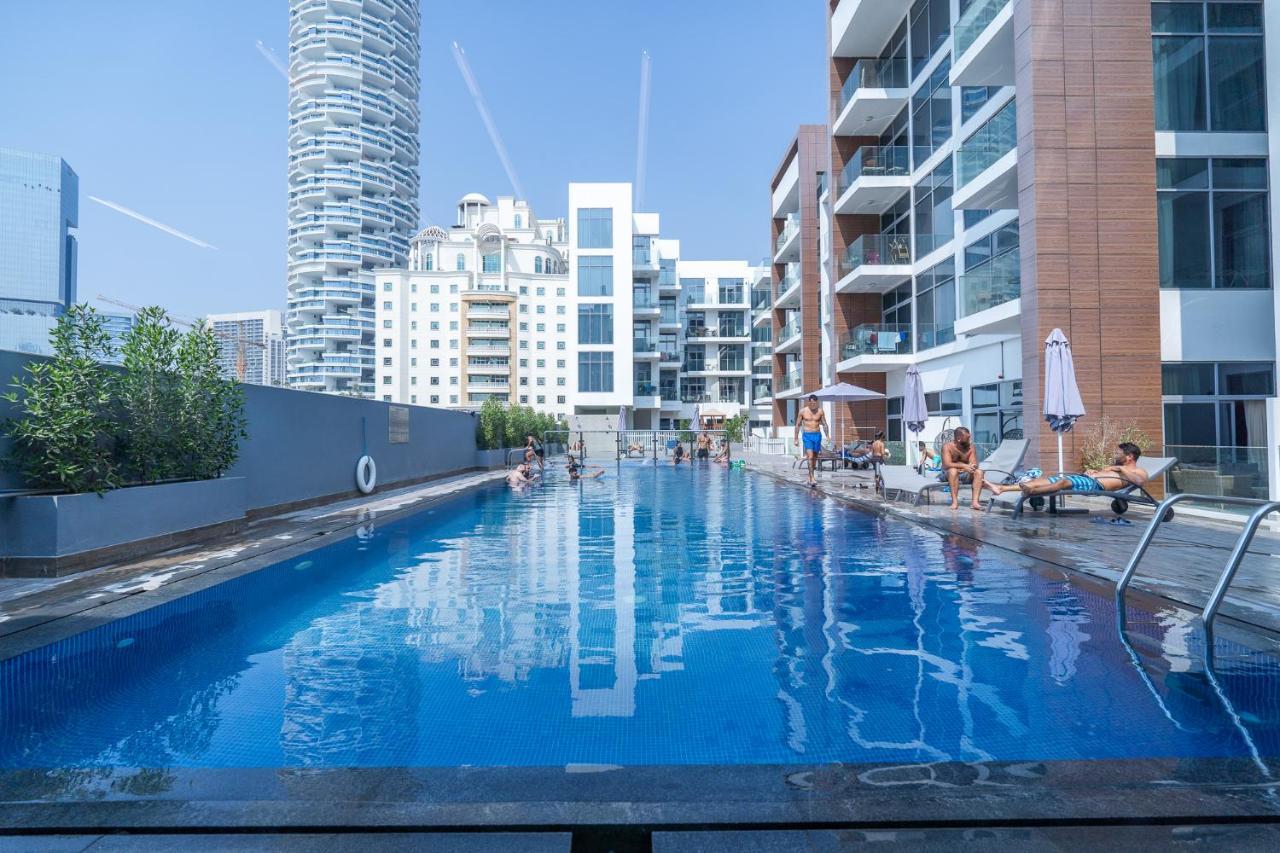 Apartment Modern Comfort In A Spacious - Suiteable Dubai