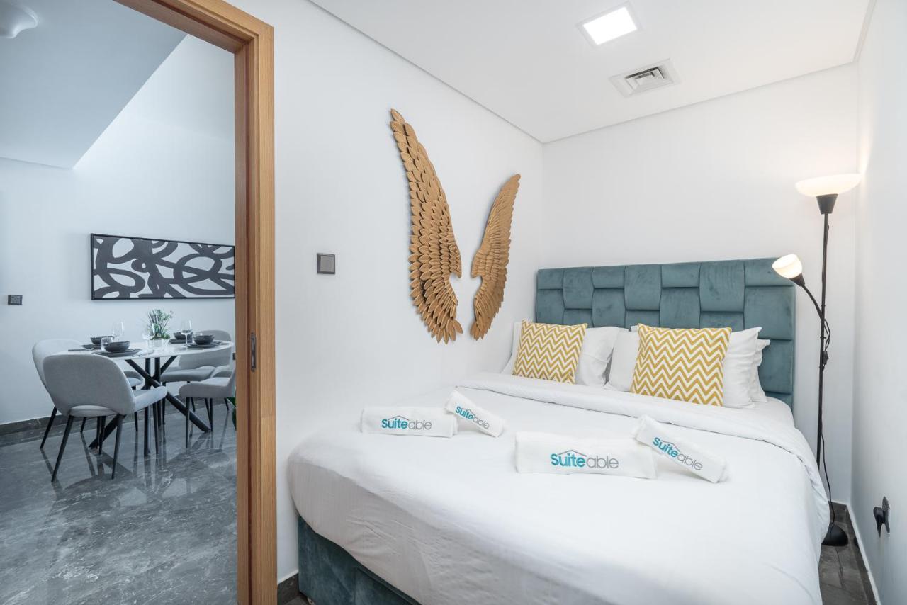 Modern Comfort In A Spacious - Suiteable *