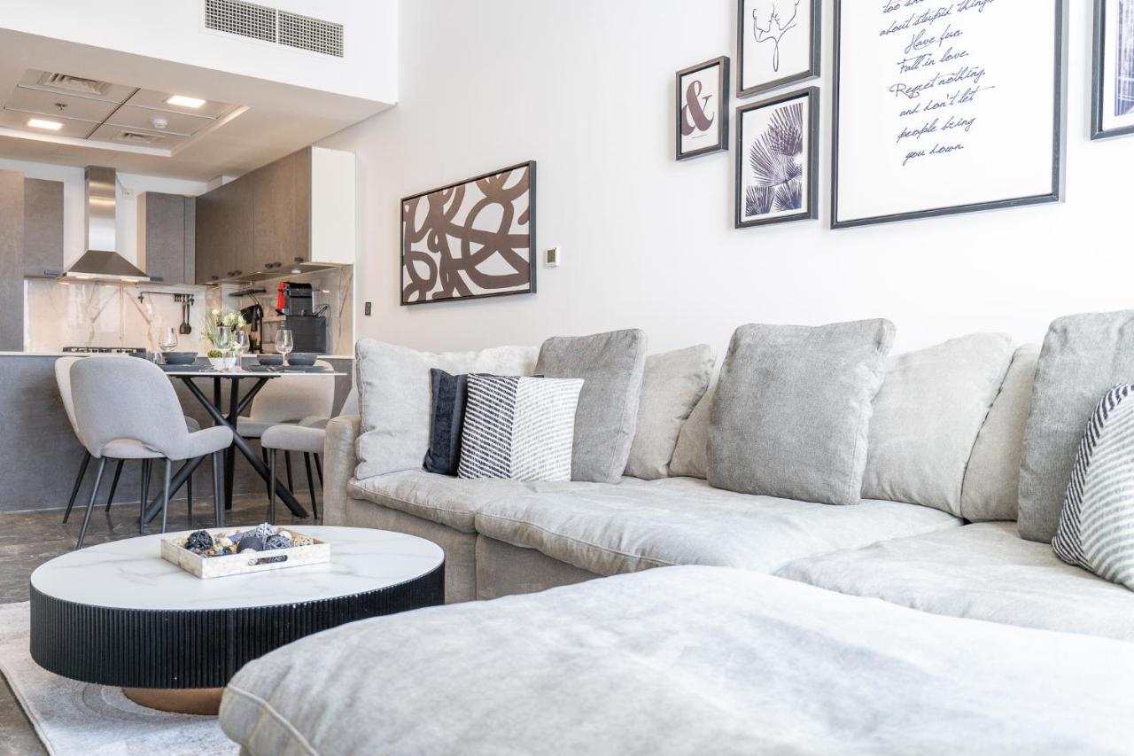 Apartment Modern Comfort In A Spacious - Suiteable *