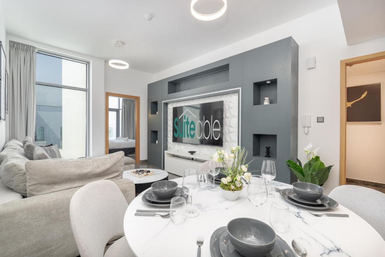 Apartment Modern Comfort In A Spacious - Suiteable *