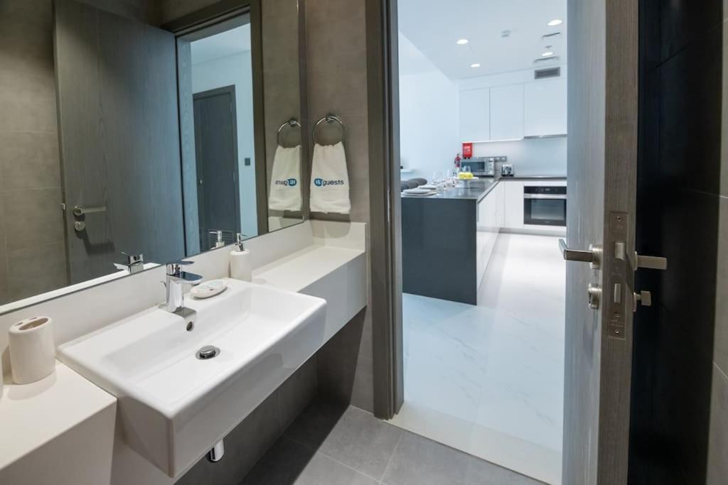 Higuests - Step Into Heaven In Lakeside Apartment *