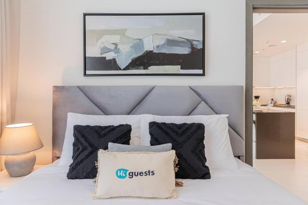 Higuests - Step Into Heaven In Lakeside Apartment *