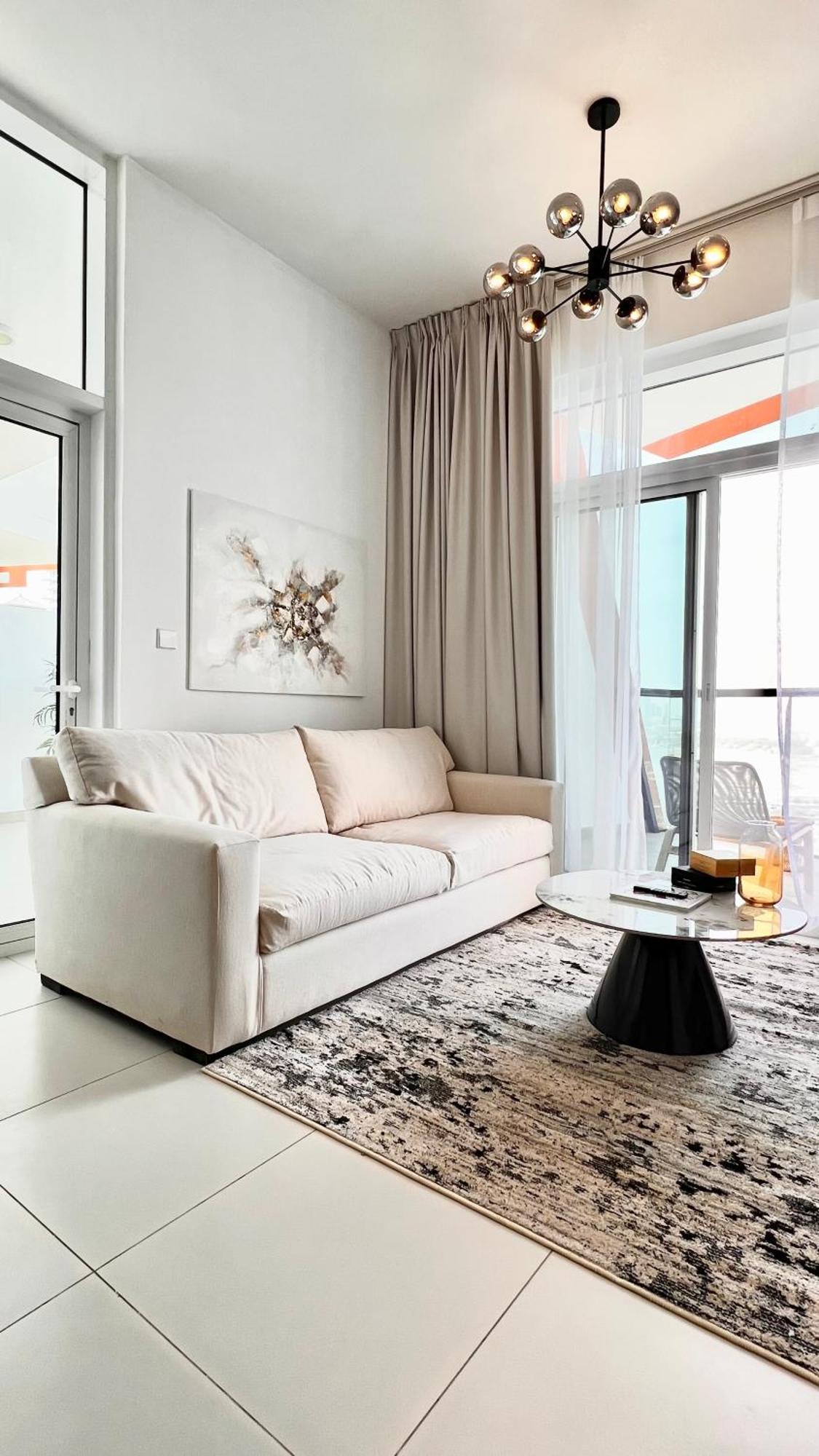 Apartment Cozy With Parking And Skyline View