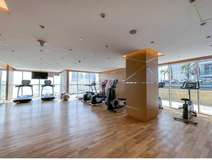 Damac Dream With King Bed-high Floor-golf View Dubai