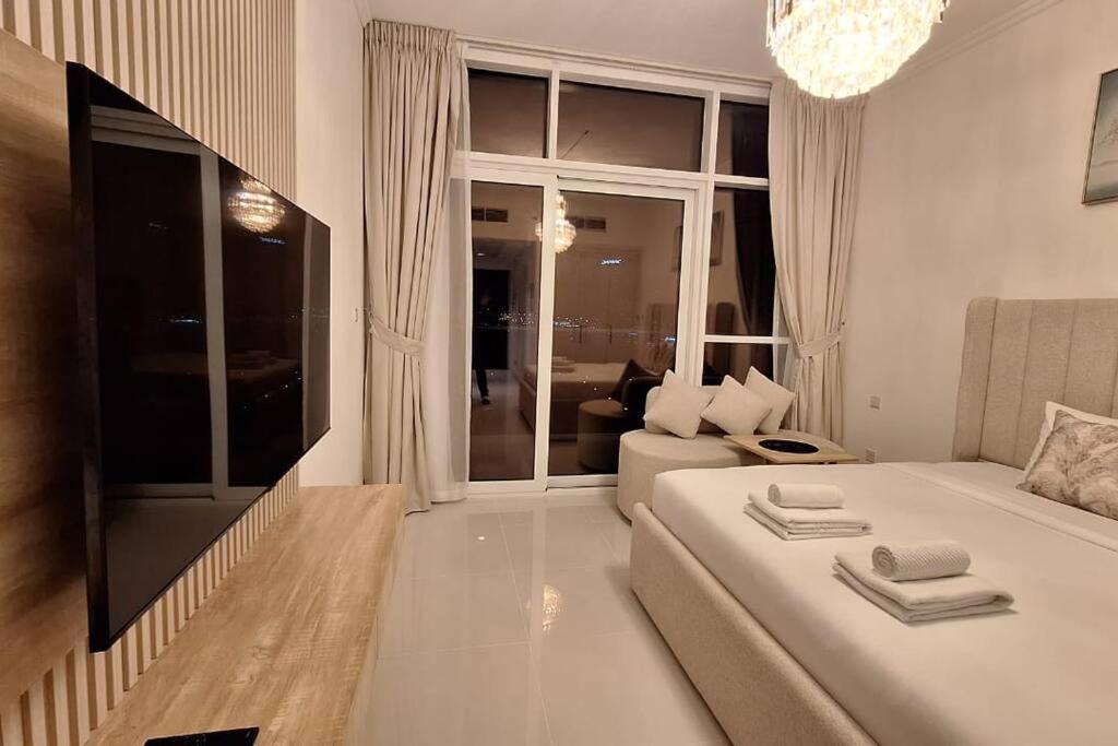 Apartment Damac Dream With King Bed-high Floor-golf View *