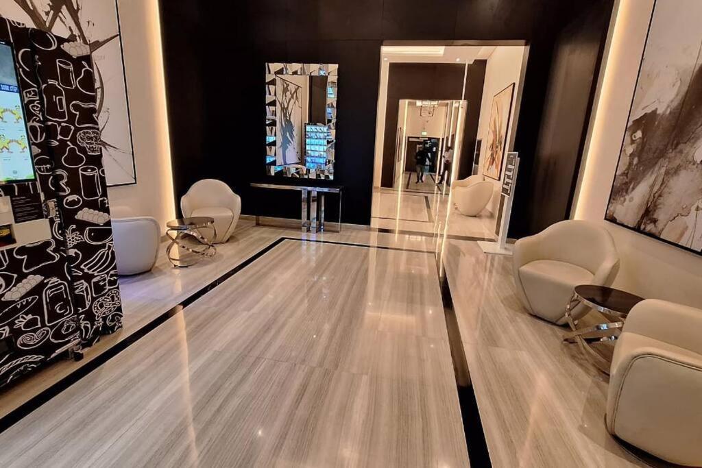 Damac Dream With King Bed-high Floor-golf View