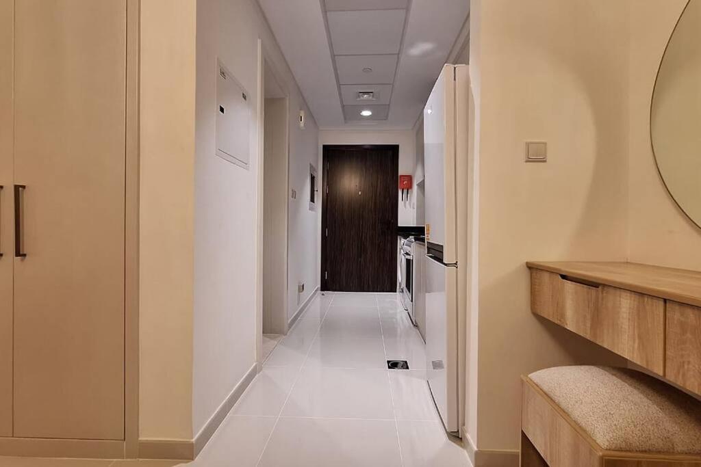 Damac Dream With King Bed-high Floor-golf View Apartment *