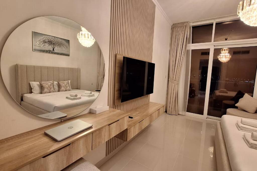 Apartment Damac Dream With King Bed-high Floor-golf View *