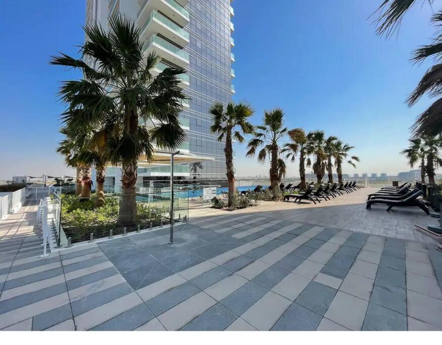 Apartment Damac Dream With King Bed-high Floor-golf View Dubai