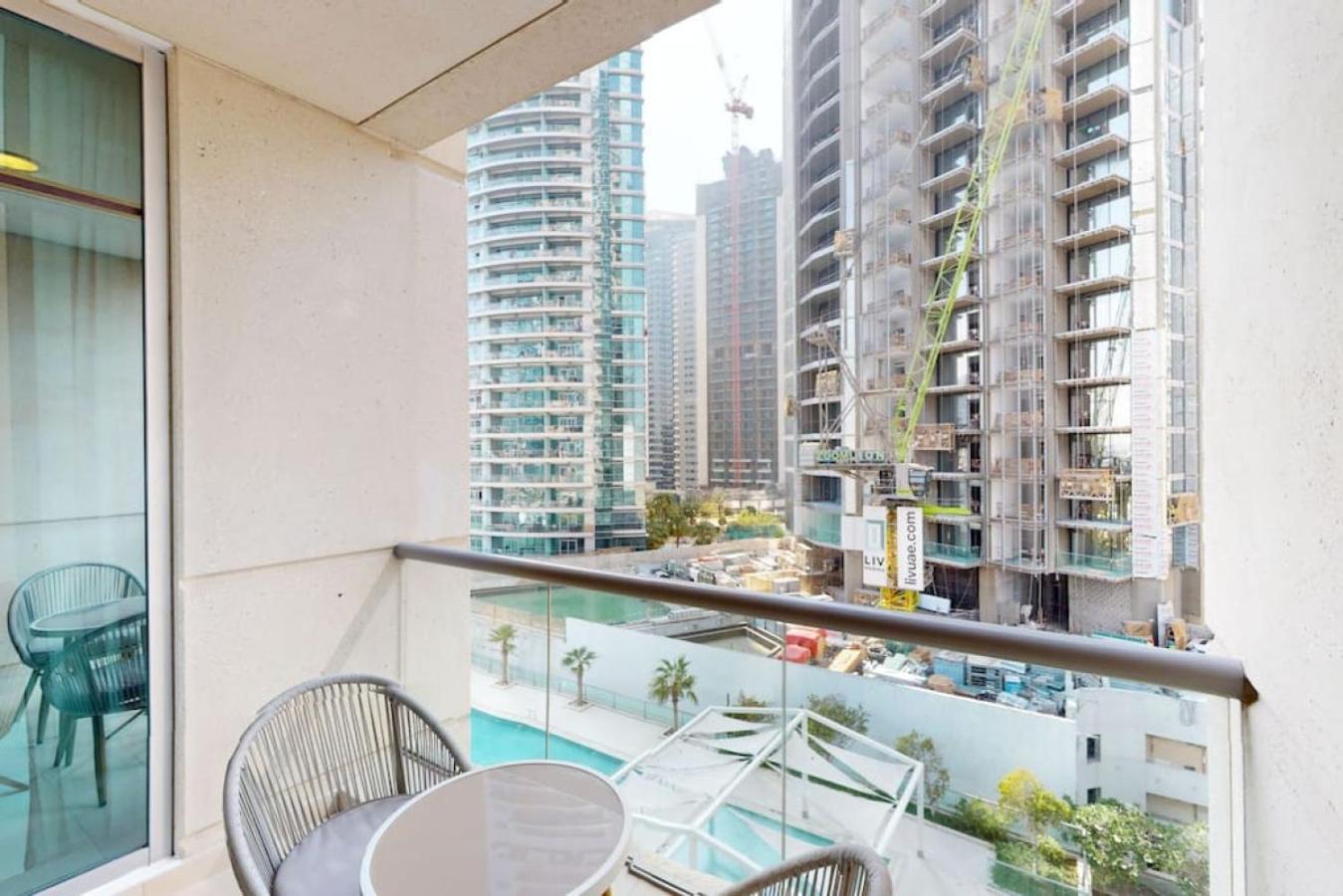 Iris Blue - Neat One Bedroom Apartment Dubai