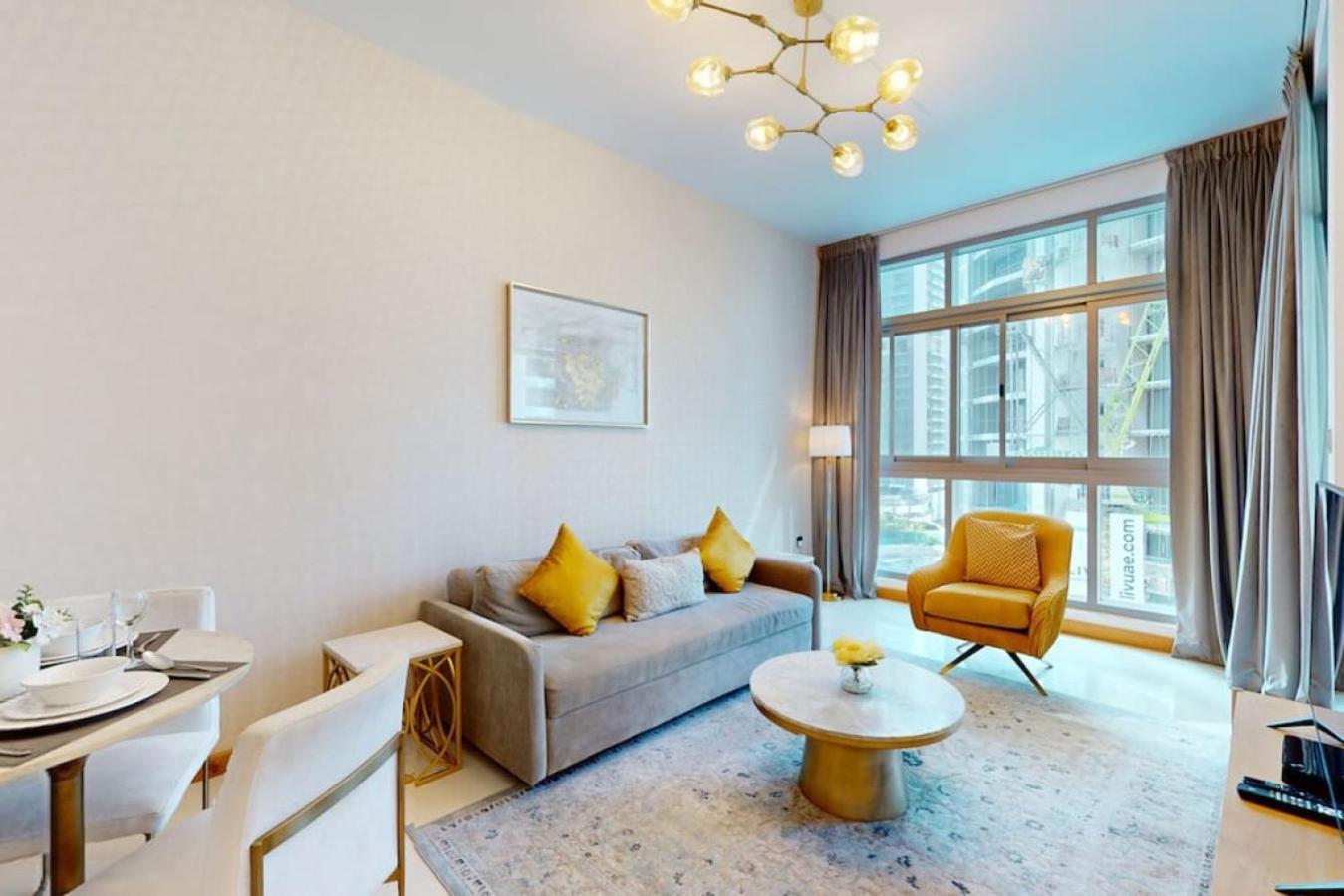 Iris Blue - Neat One Bedroom *