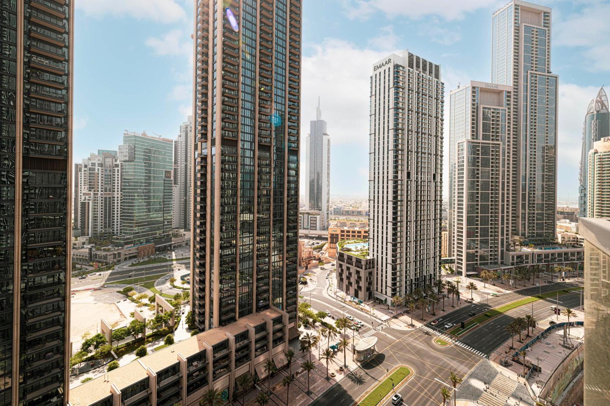 Homesgetaway -lavish 1br In Act One Downtown * Dubai