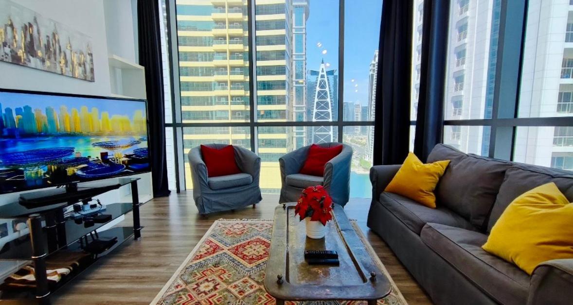 La Buena Vida: Luxe Lakeview Near Metro * Dubai