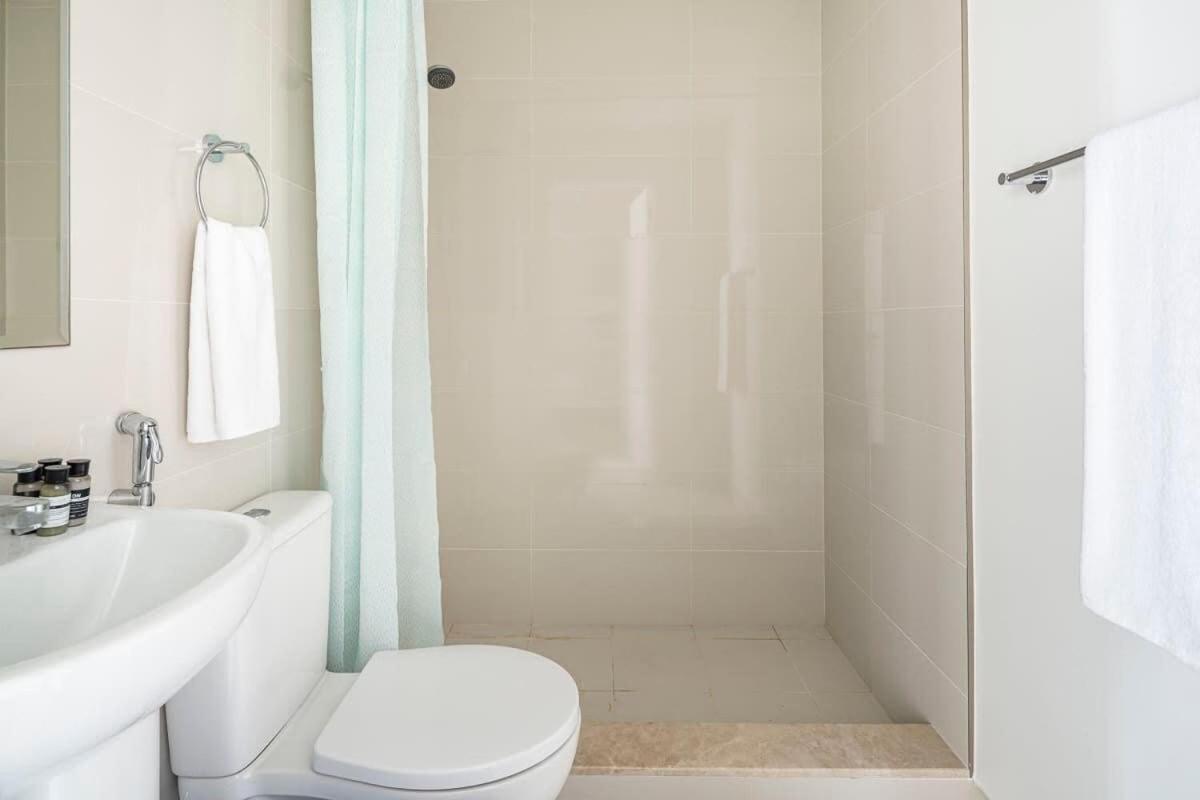 Frank Porter - Boulevard Crescent Apartment Dubai