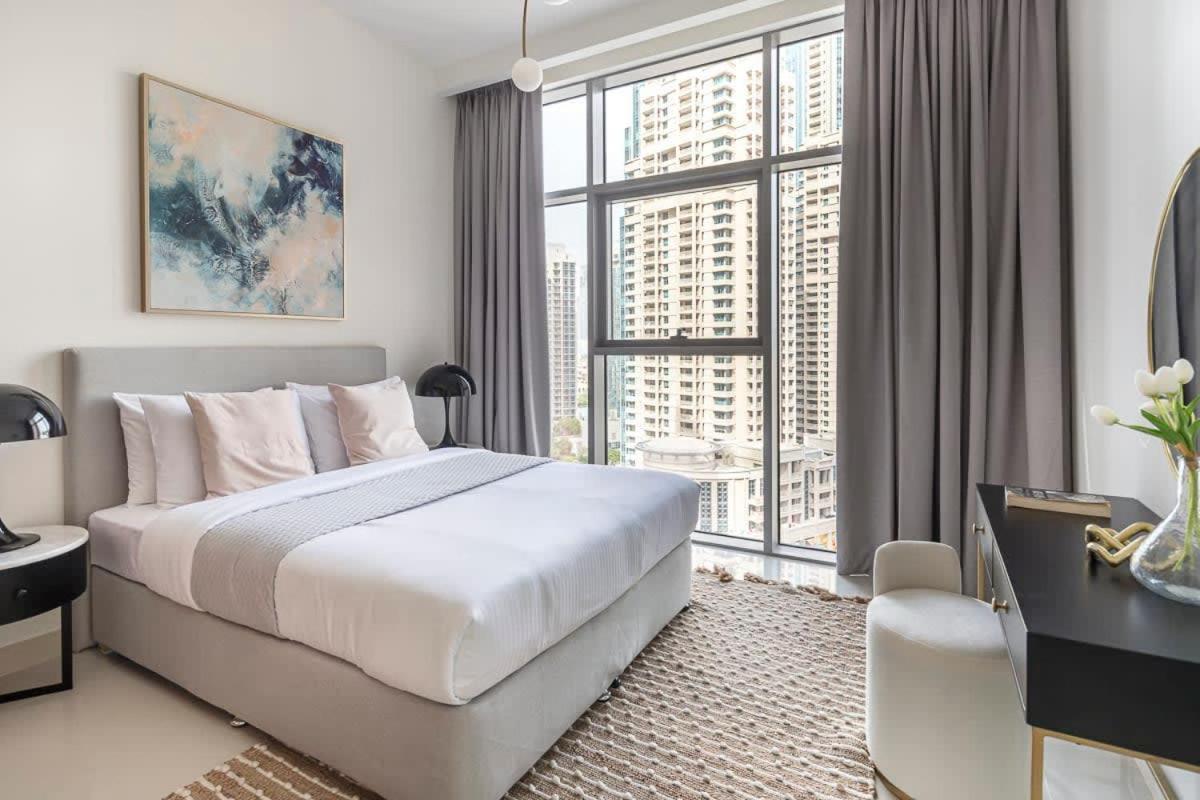 Frank Porter - Boulevard Crescent Apartment