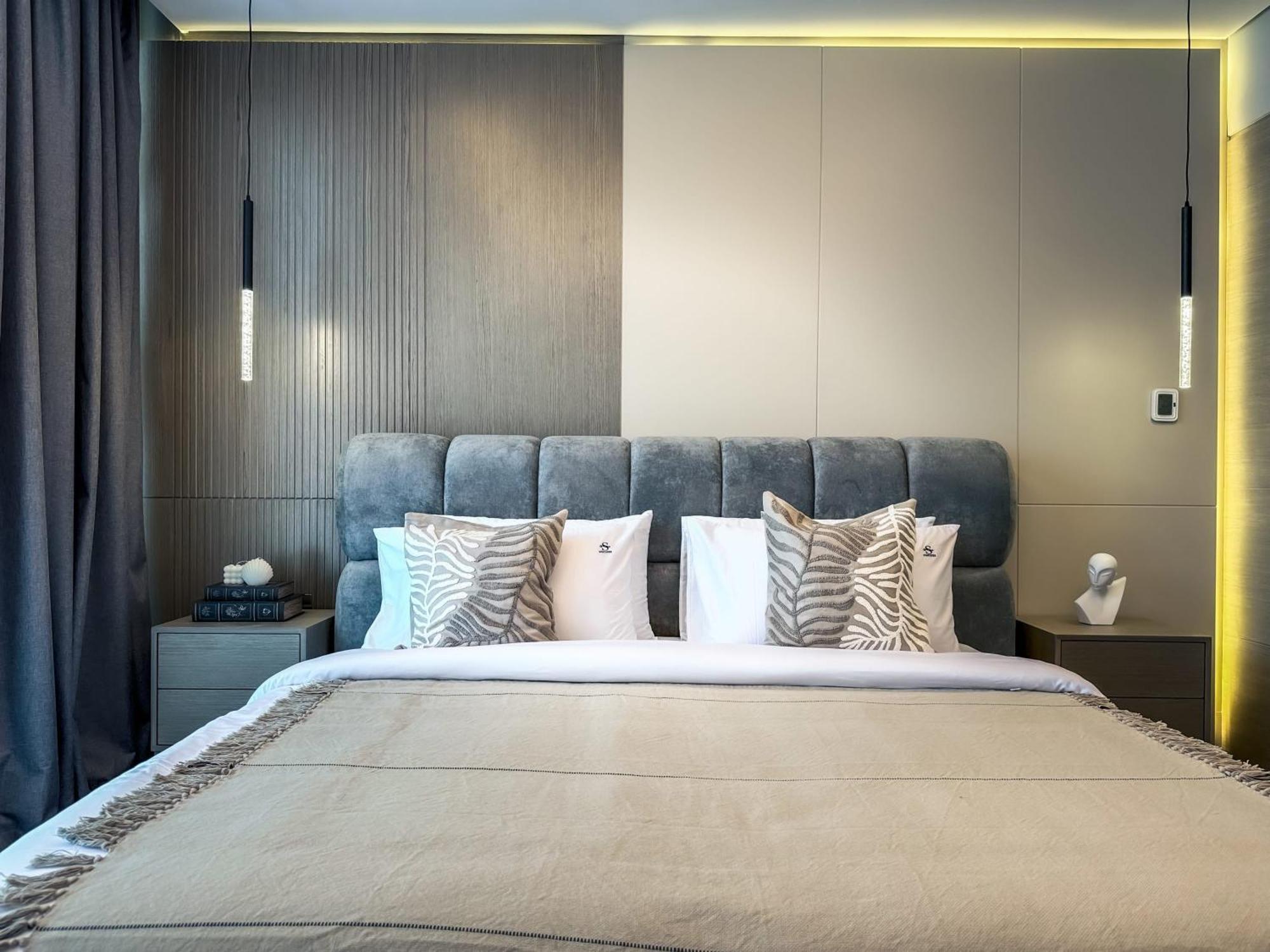 Apartment Majestic 2br Haven With Burj Khalifa View Dubai