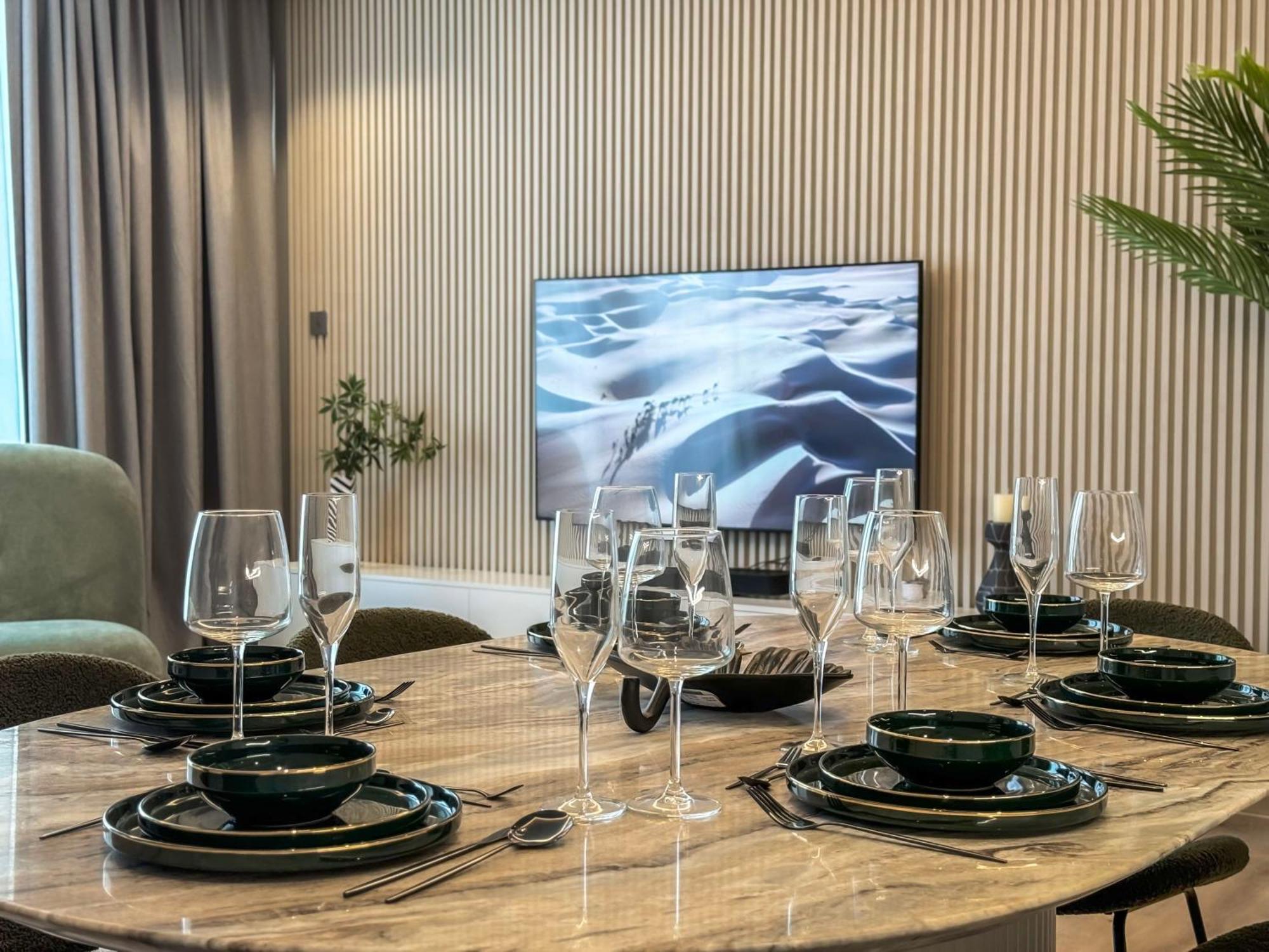 Apartment Majestic 2br Haven With Burj Khalifa View Dubai