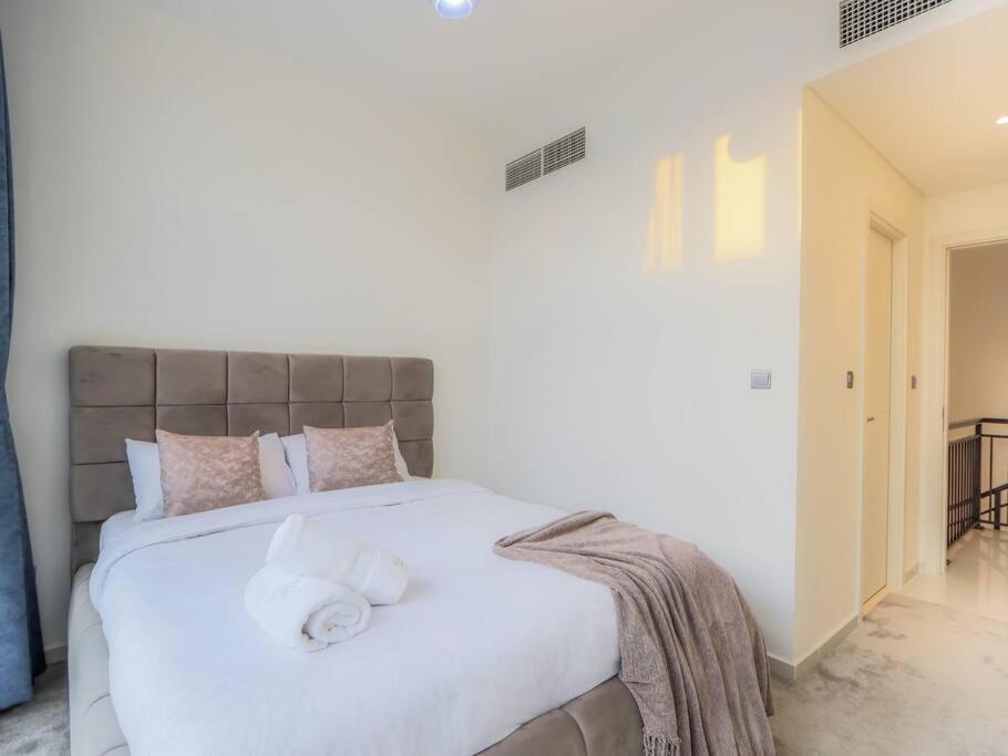 Villa Fully Furnished With Terrace And Balcony Dubai
