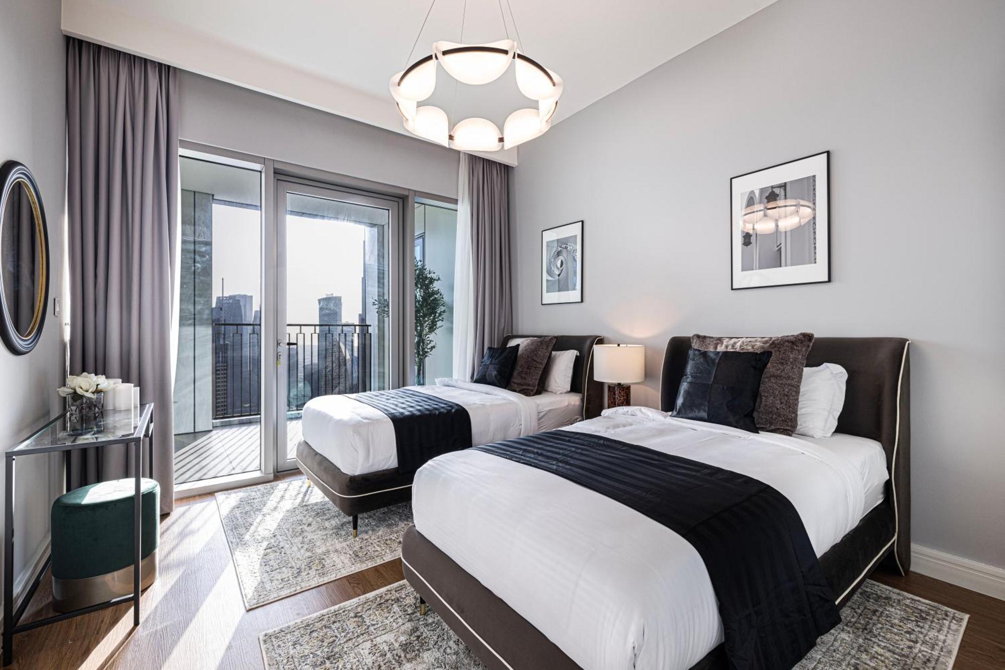 Magnificent - Luxurious 3+ 1 Bedroom With Burj Khalifa View *