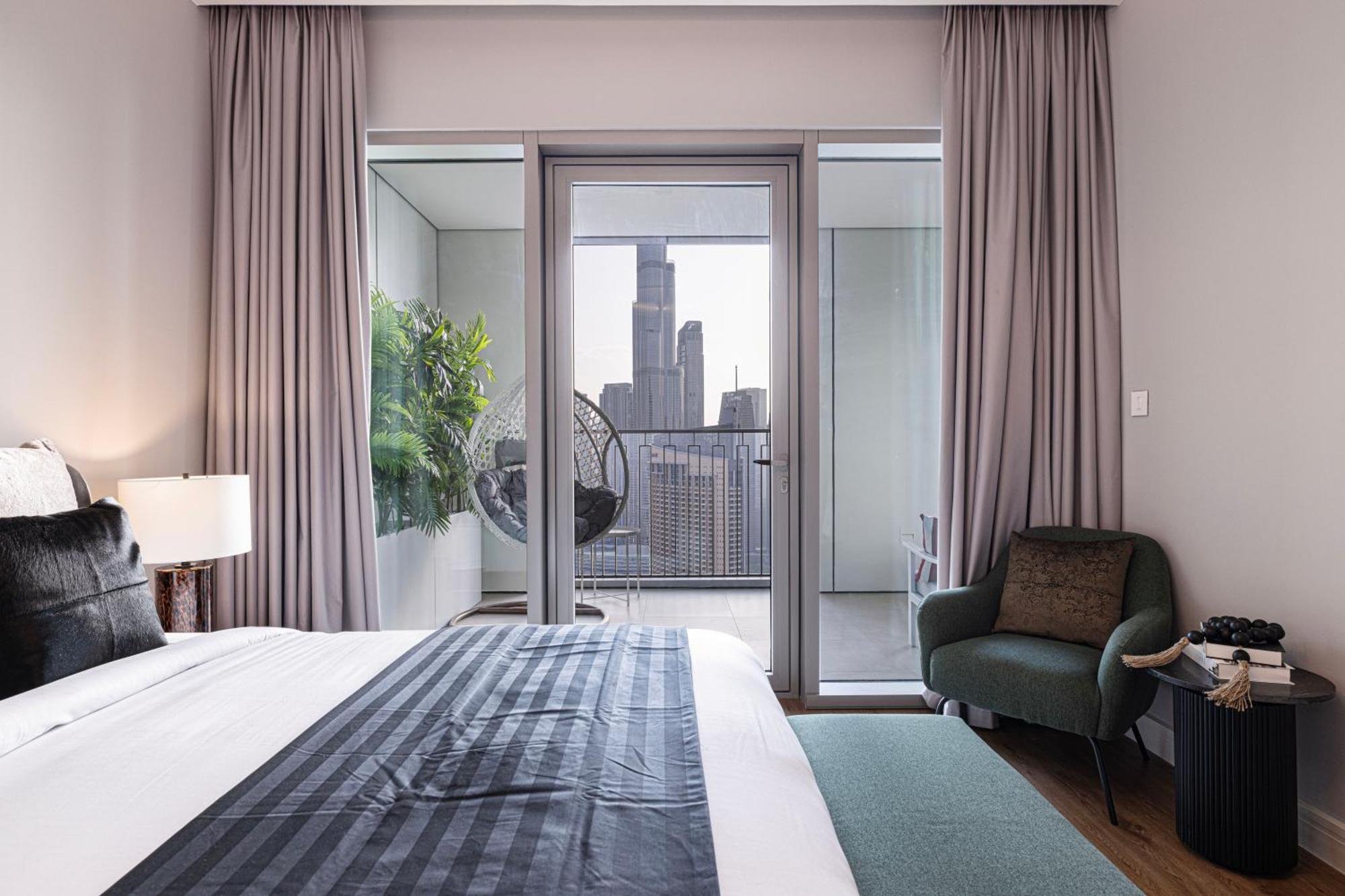 Magnificent - Luxurious 3+ 1 Bedroom With Burj Khalifa View Apartment Dubai