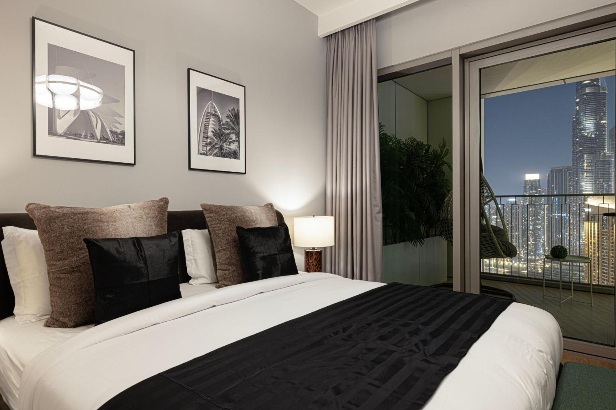 Magnificent - Luxurious 3+ 1 Bedroom With Burj Khalifa View Dubai