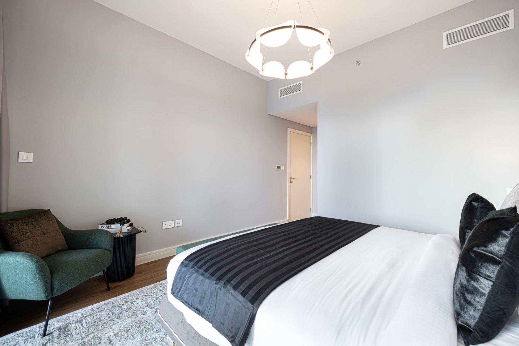 Magnificent - Luxurious 3+ 1 Bedroom With Burj Khalifa View *