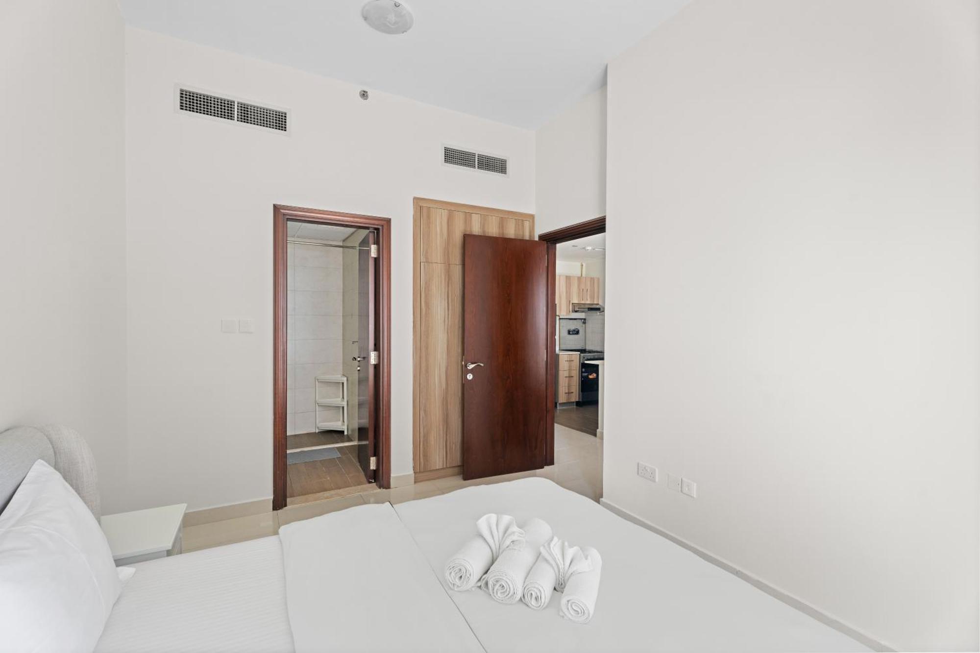 Apartment Modern 1 Bedroom In Sports Dubai