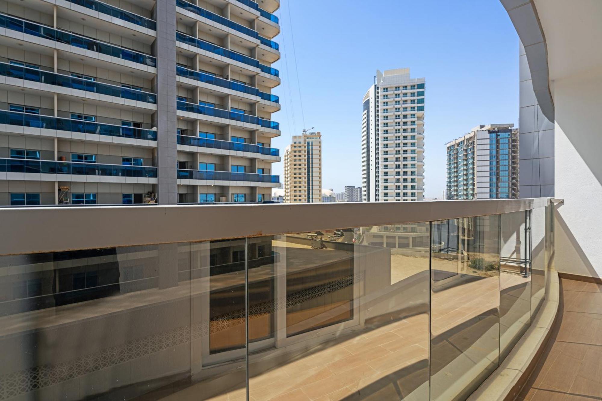 Modern 1 Bedroom In Sports Apartment Dubai