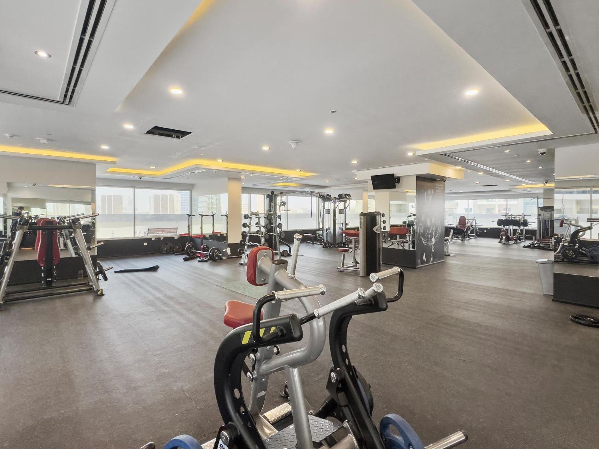 Modern 1 Bedroom In Sports Apartment Dubai