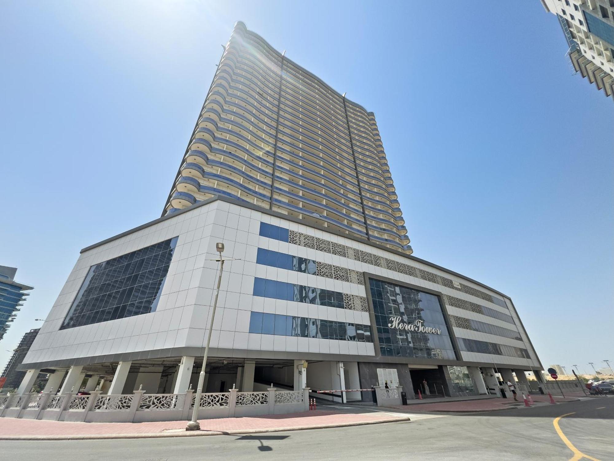 Modern 1 Bedroom In Sports Apartment Dubai