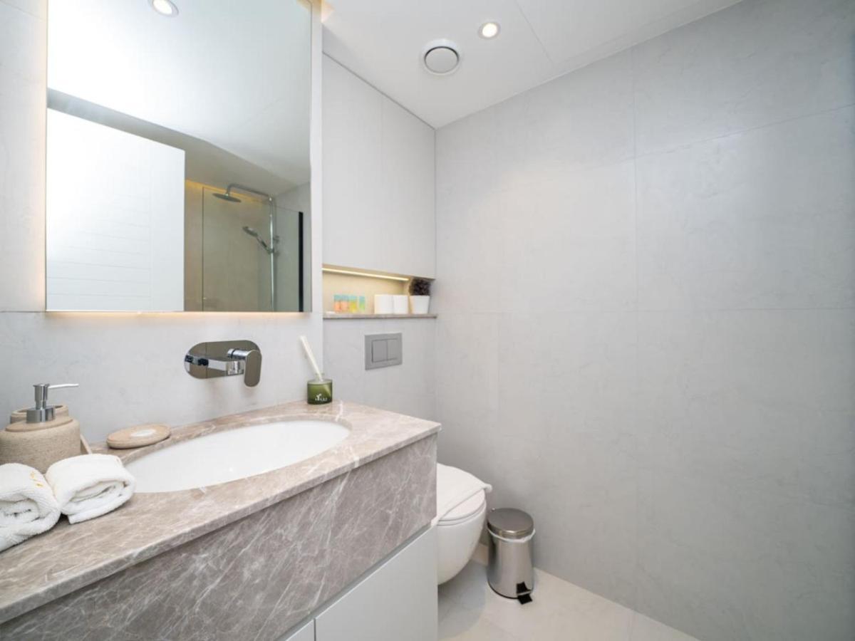 Stylish Upgraded 1 Bedroom Marina Escape Apartment
