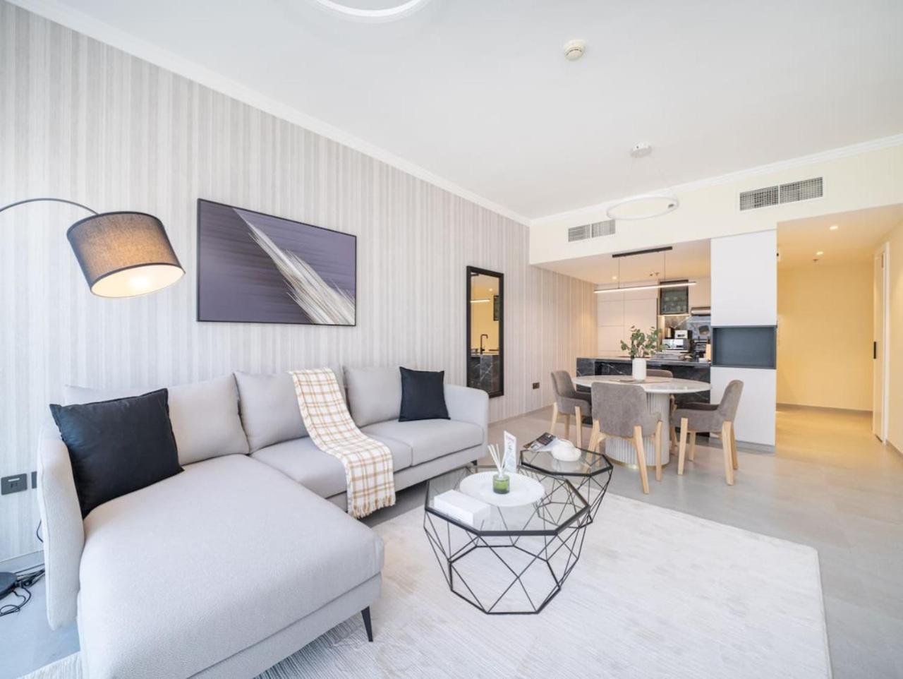 Stylish Upgraded 1 Bedroom Marina Escape Dubai