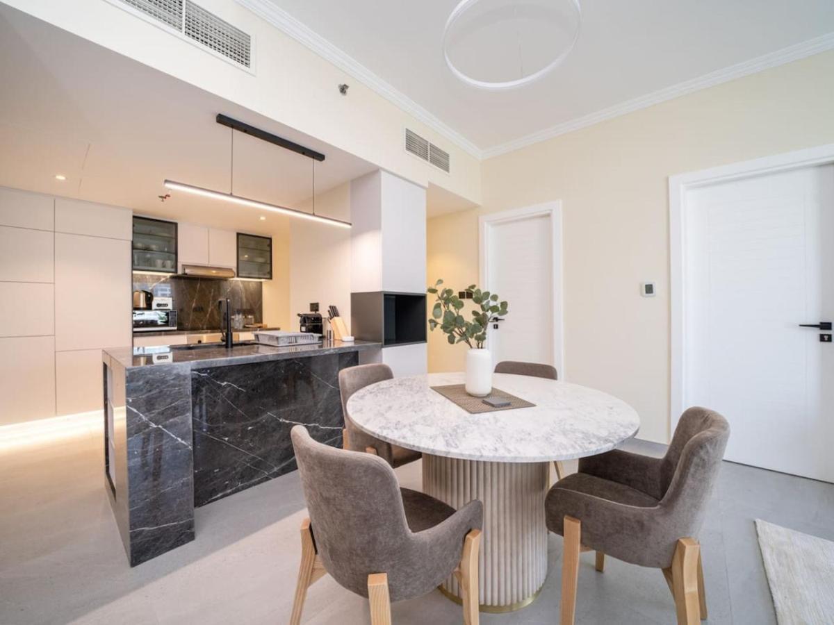 Stylish Upgraded 1 Bedroom Marina Escape