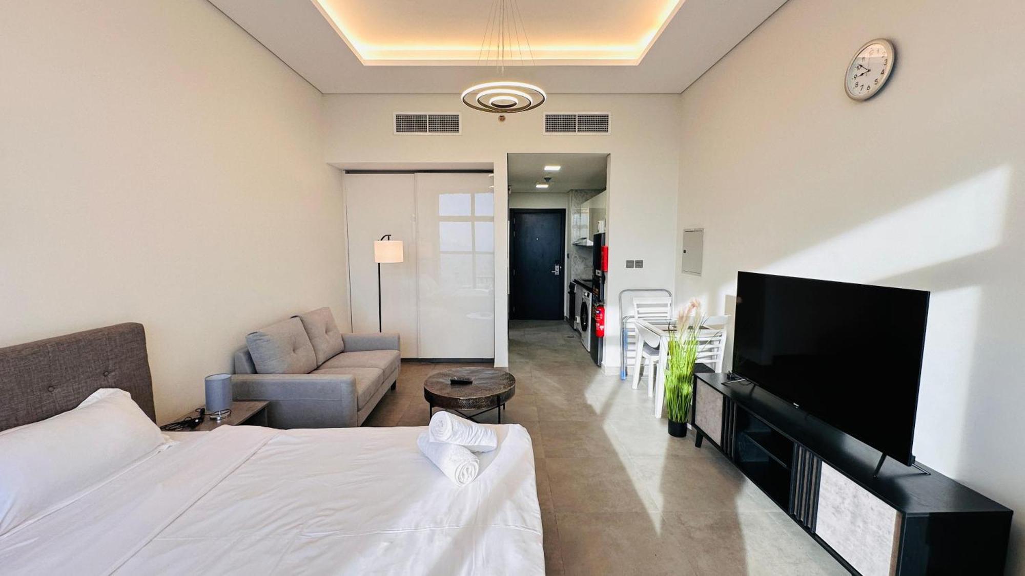 Upscale Burj View With Balcony Free Parking By Belvilla