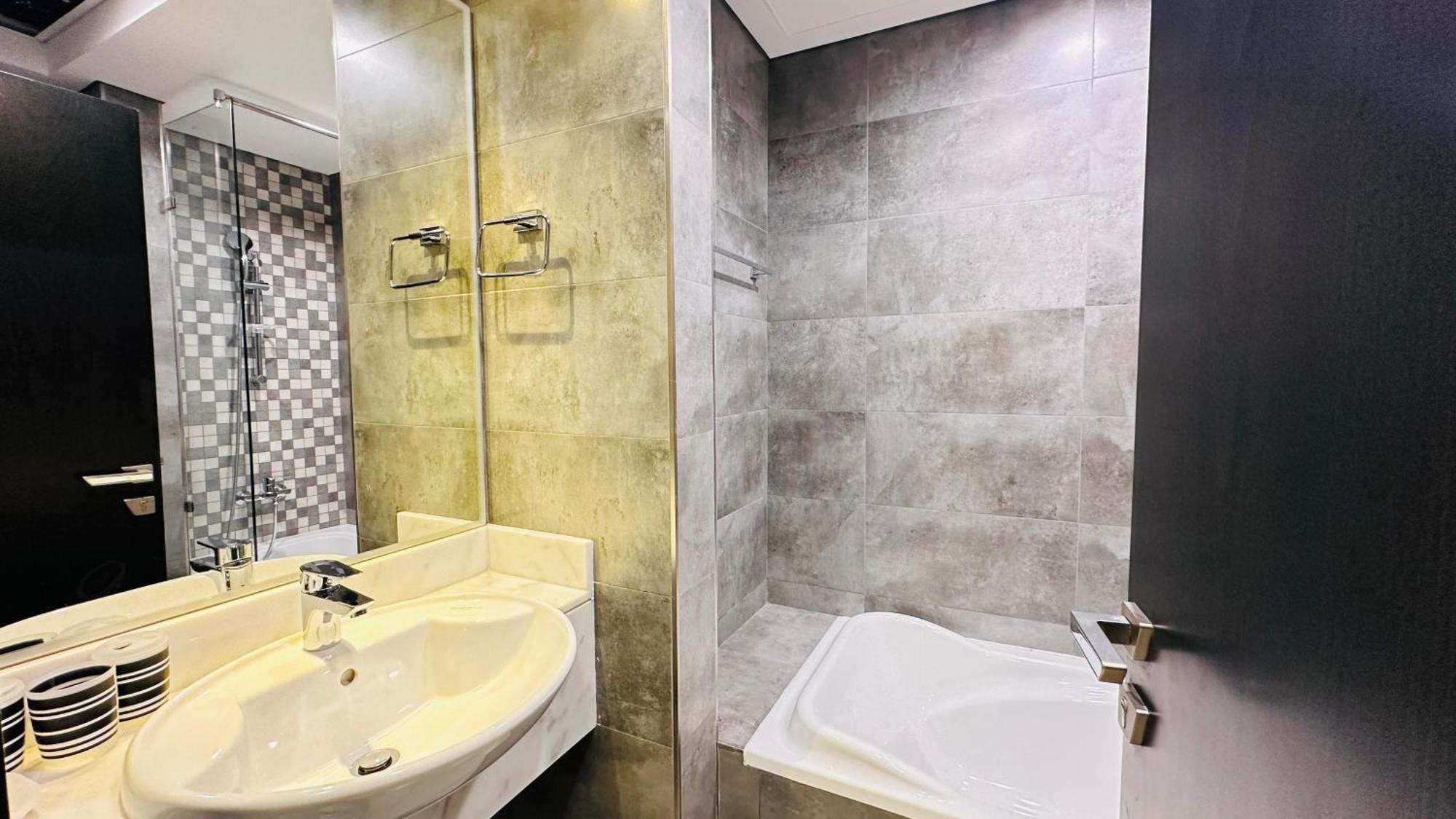 Upscale Burj View With Balcony Free Parking By Belvilla