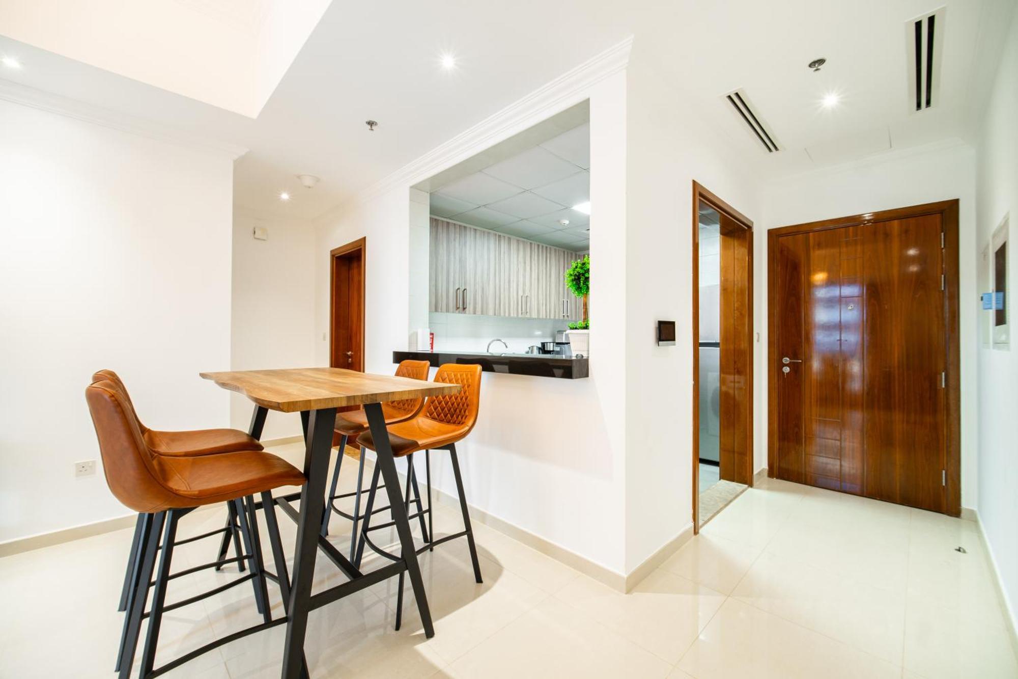 Elegant Escapes - Homely 1b In Dunya Tower Apartment