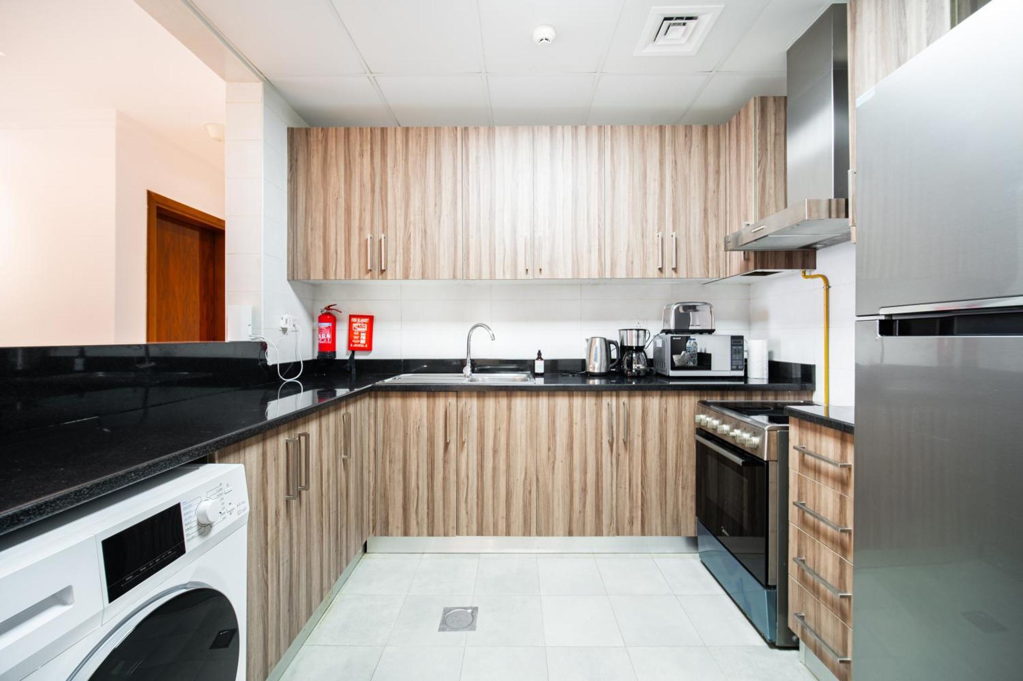 Apartment Elegant Escapes - Homely 1b In Dunya Tower Dubai