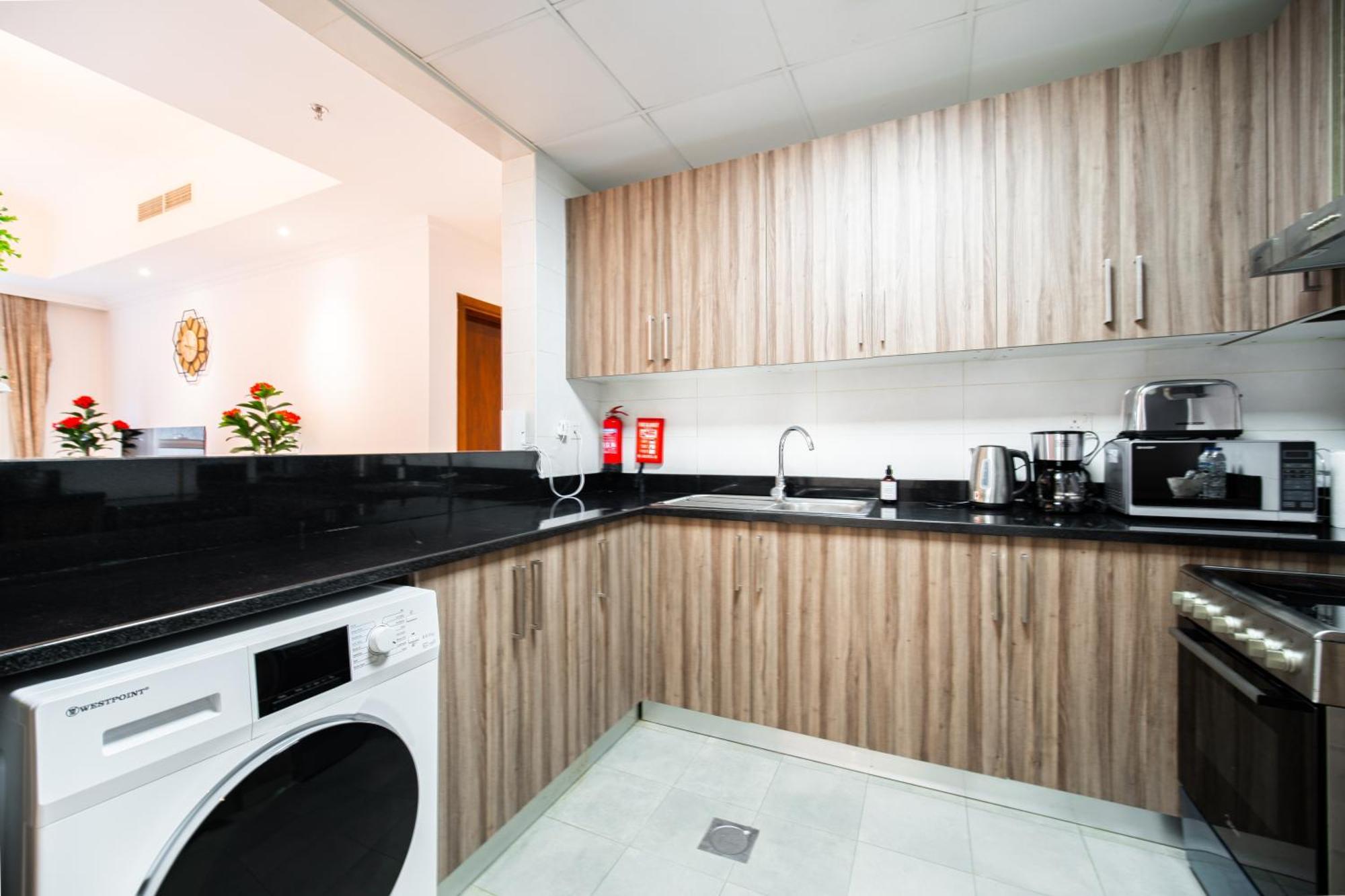 Apartment Elegant Escapes - Homely 1b In Dunya Tower Dubai